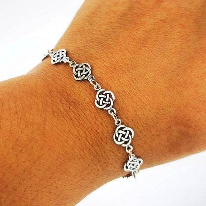 Endless Knot Bracelet in Sterling Silver or Antique Bronze - Le Dragon Argenté