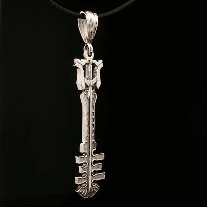 Ends of the Earth Keyblade Pendant - Le Dragon Argenté
