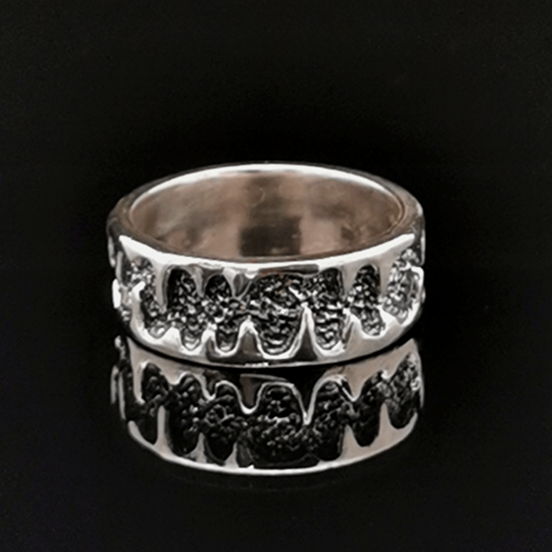 Etched Design Sterling Silver Band, size 8.5 - Le Dragon Argenté - Live Sale - 