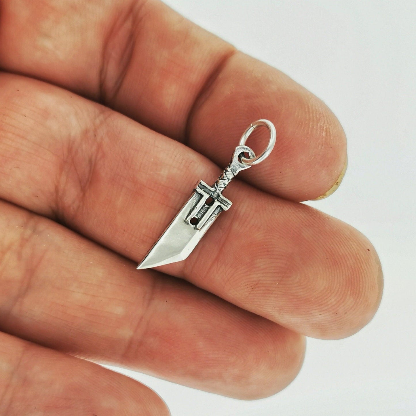 FF7 Small Buster Sword Charm Pendant - Le Dragon Argenté