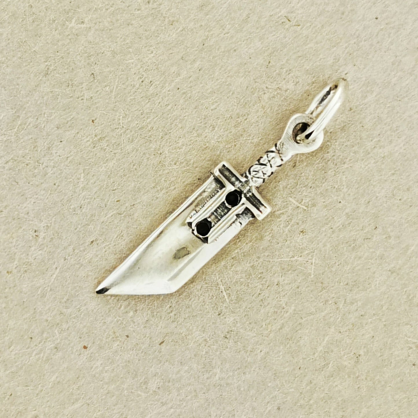 FF7 Small Buster Sword Charm Pendant - Le Dragon Argenté