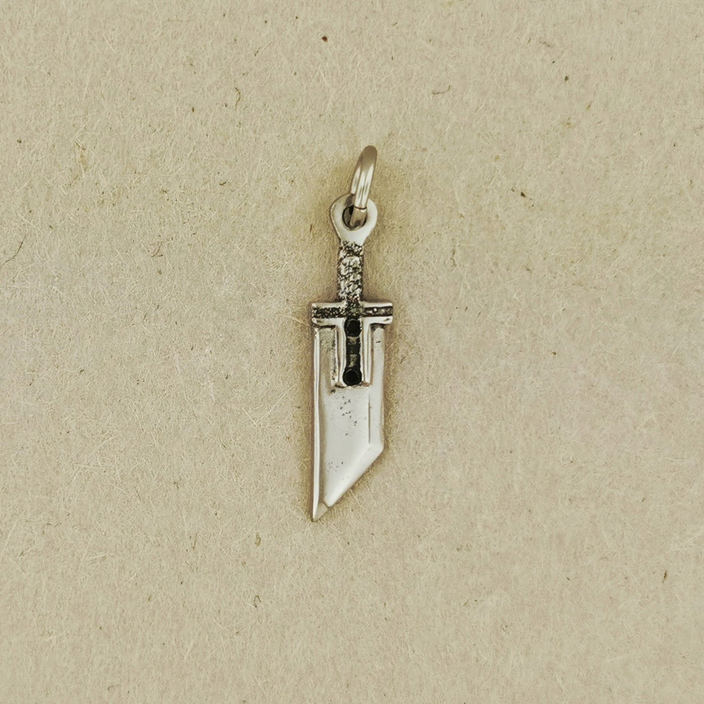 FF7 Small Buster Sword Charm Pendant - Le Dragon Argenté