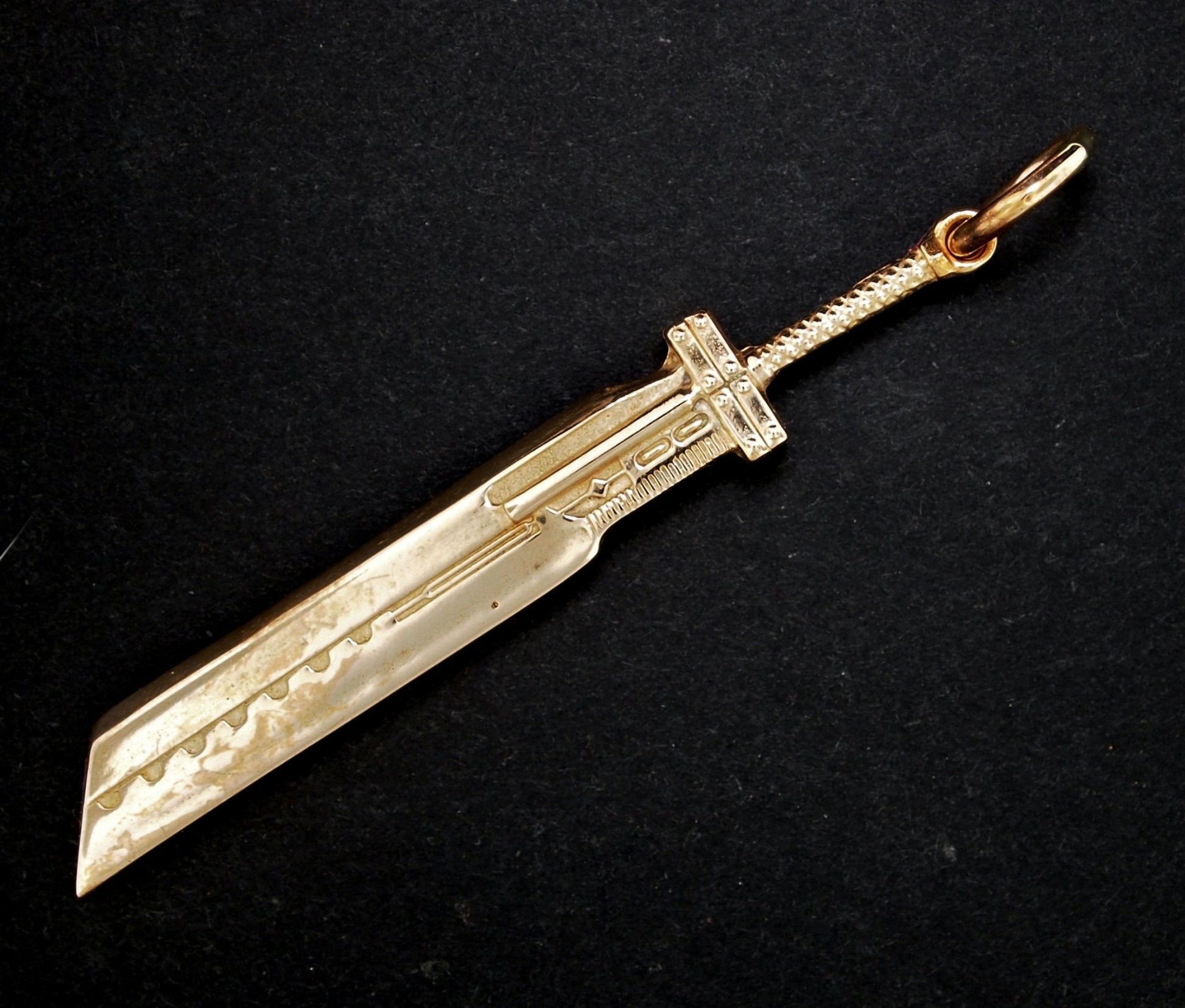 Final Fantasy 7 Advent Children Sword Pendant - Le Dragon Argenté