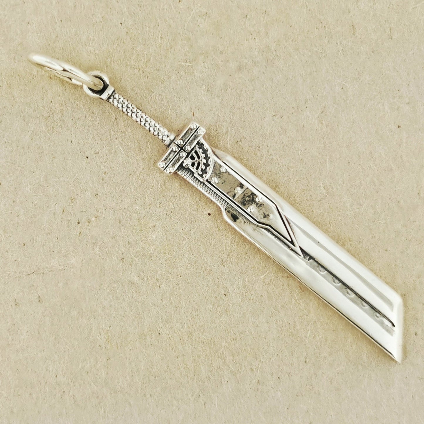 Final Fantasy 7 Advent Children Sword Pendant - Le Dragon Argenté