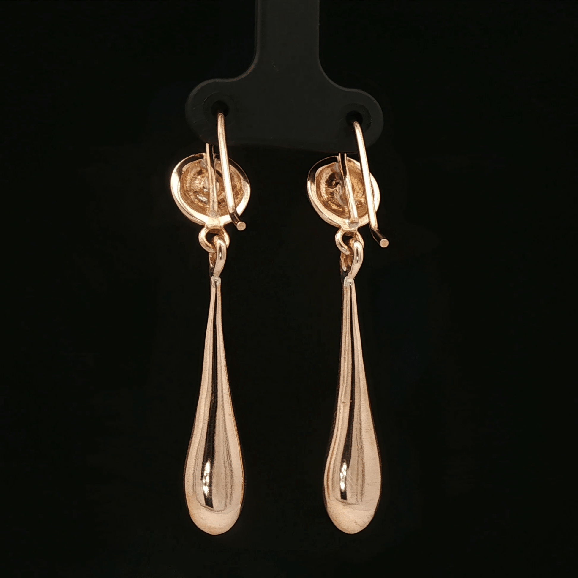Antique bronze drop earrings inspired by Tifa Lockhart’s iconic look from Final Fantasy VII. Elegant gamer jewellery with JRPG fantasy vibes, perfect for cosplay, geek fashion, and fans of the legendary martial artist heroine.
