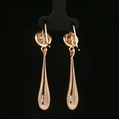 Antique bronze drop earrings inspired by Tifa Lockhart’s iconic look from Final Fantasy VII. Elegant gamer jewellery with JRPG fantasy vibes, perfect for cosplay, geek fashion, and fans of the legendary martial artist heroine.