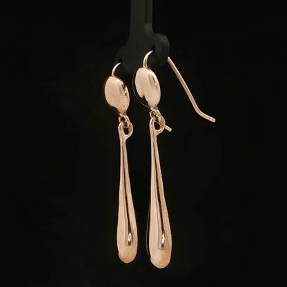 Antique bronze drop earrings inspired by Tifa Lockhart’s iconic look from Final Fantasy VII. Elegant gamer jewellery with JRPG fantasy vibes, perfect for cosplay, geek fashion, and fans of the legendary martial artist heroine.