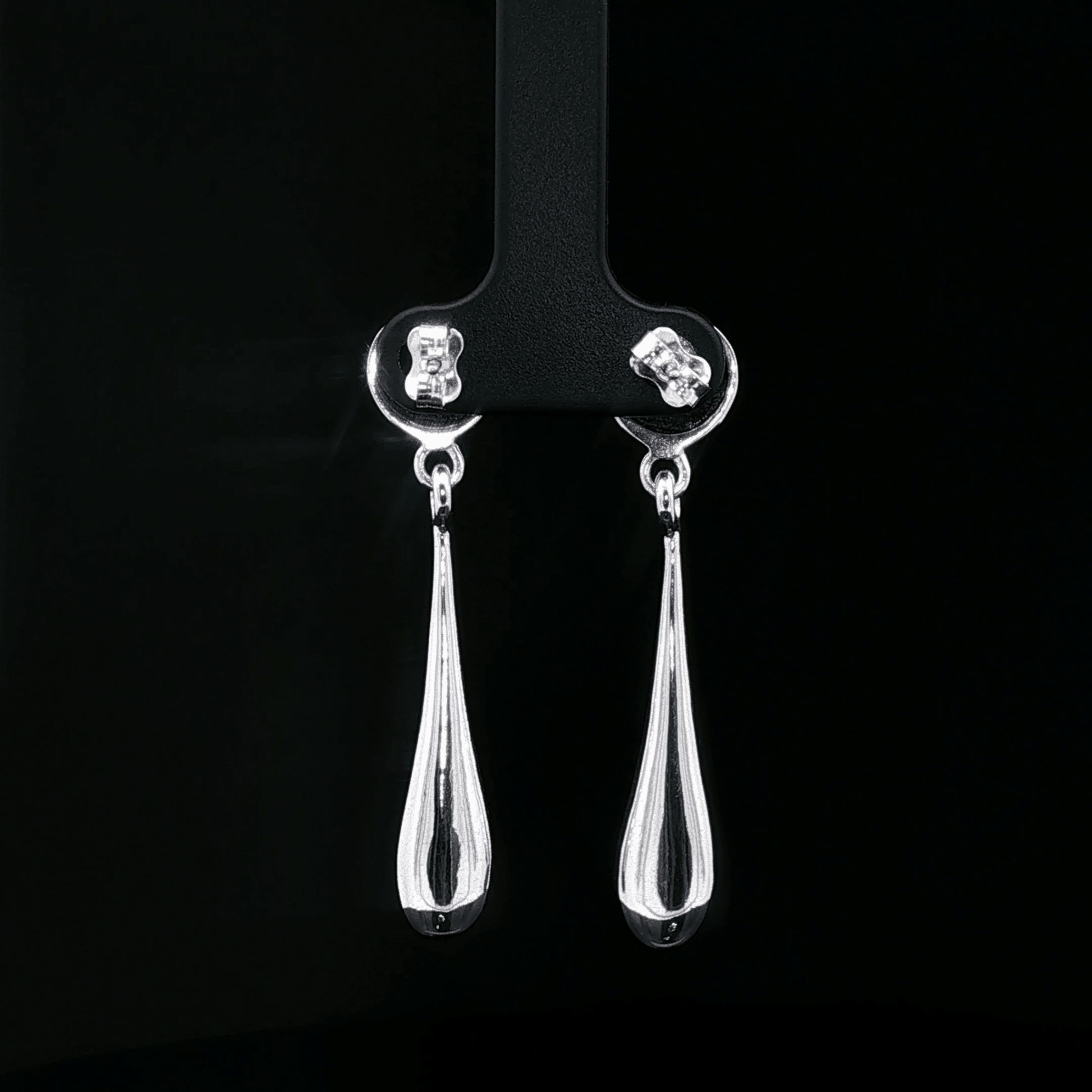 Final Fantasy 7 Tifa Drop Stud Earrings - Le Dragon Argenté