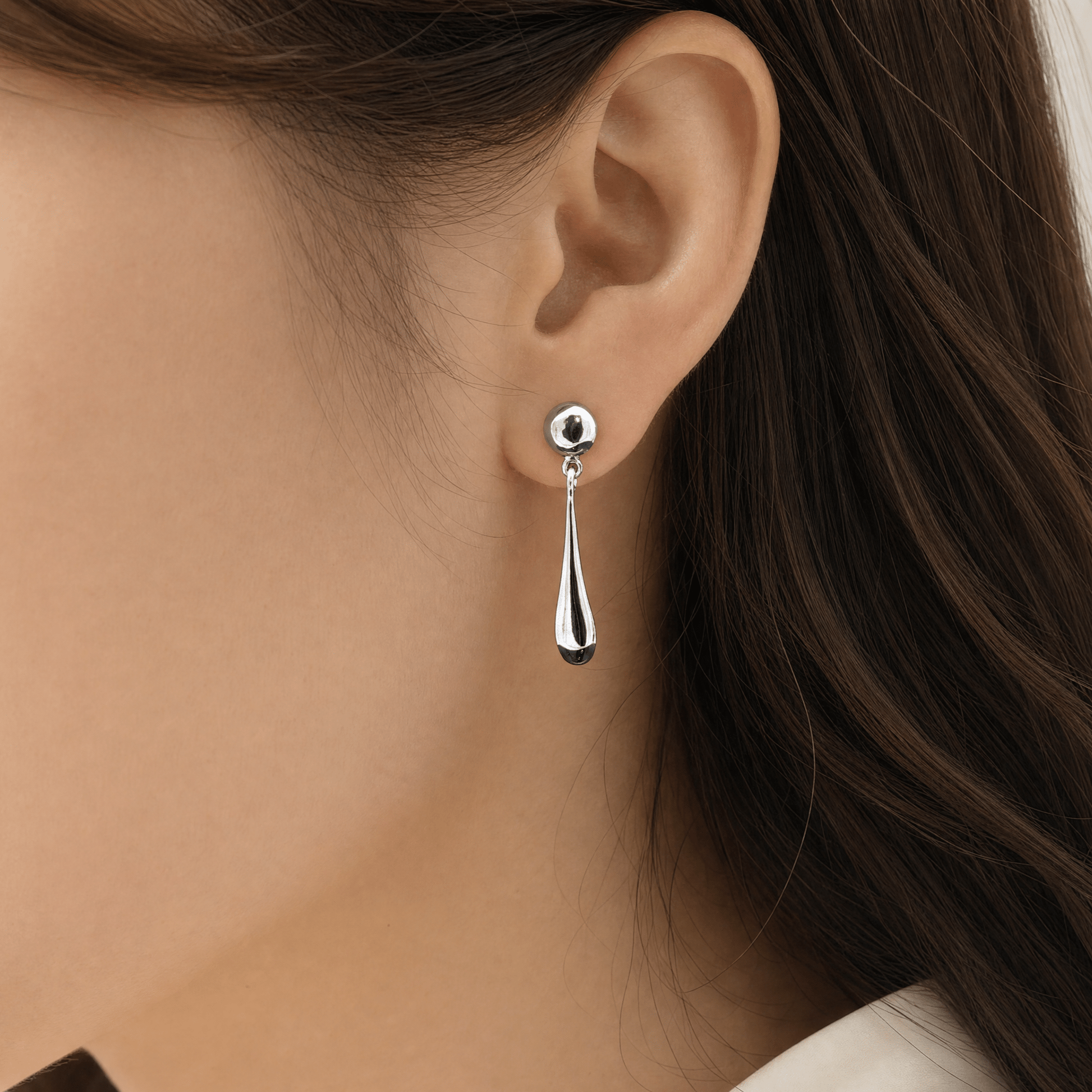 Final Fantasy 7 Tifa Drop Stud Earrings - Le Dragon Argenté