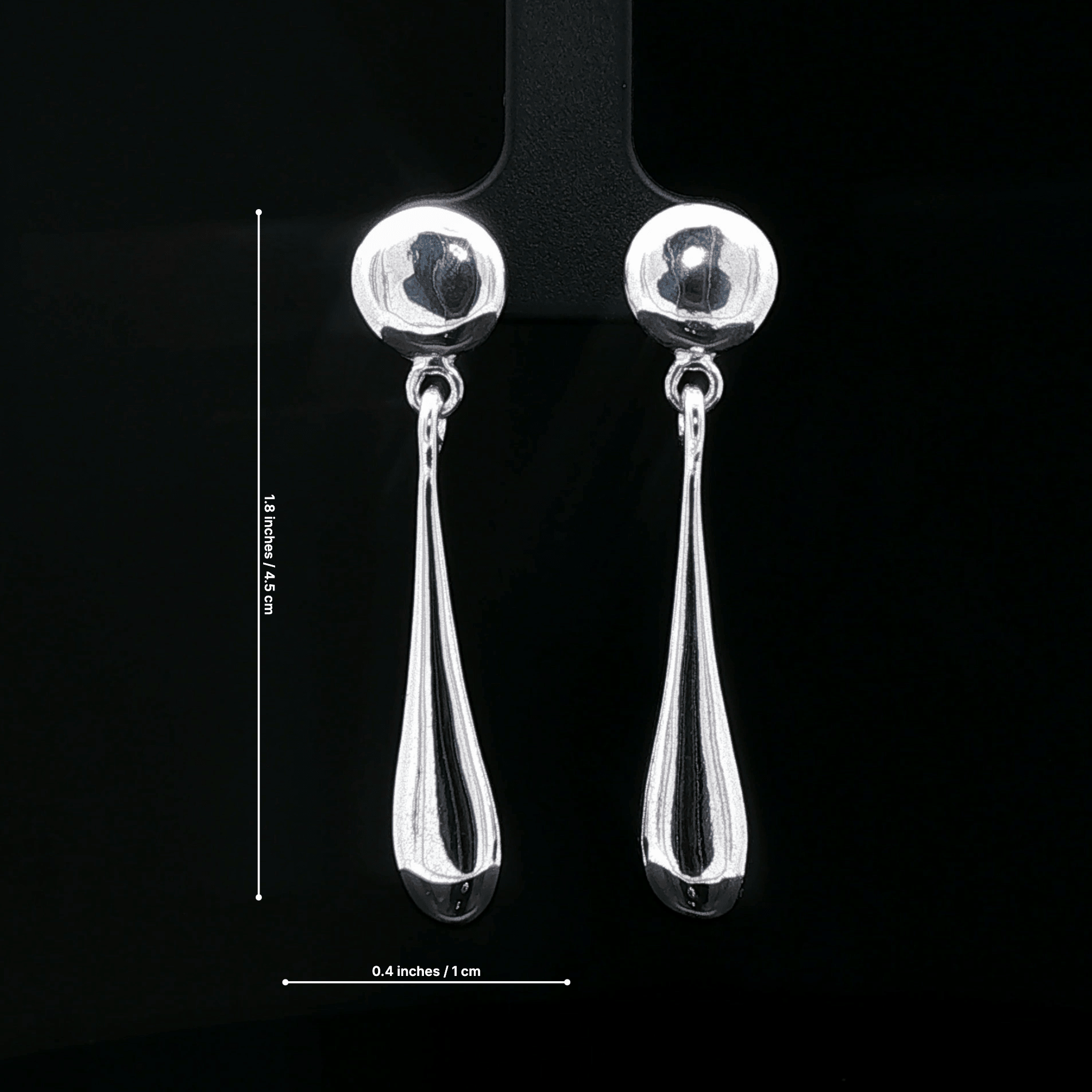 Final Fantasy 7 Tifa Drop Stud Earrings - Le Dragon Argenté