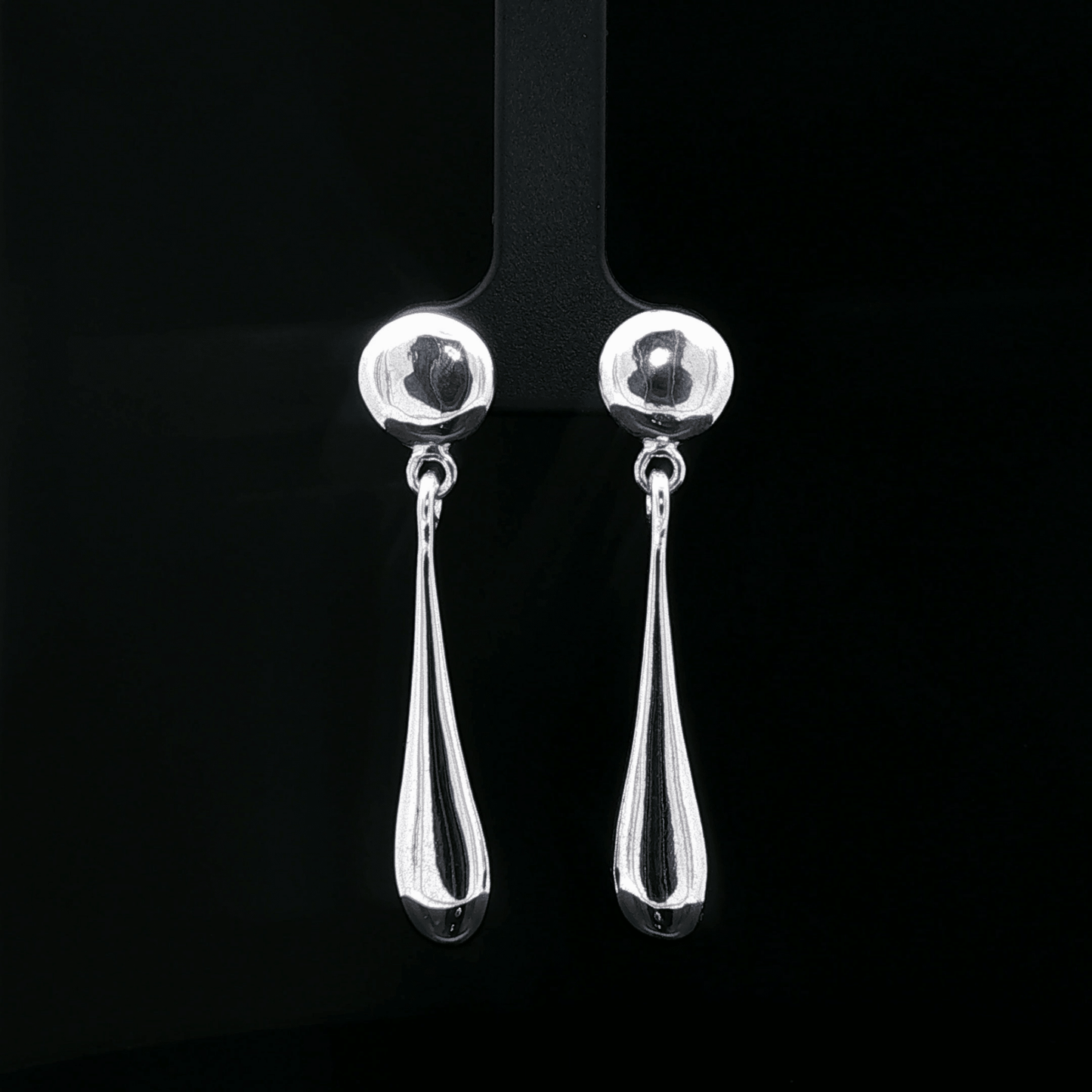 Final Fantasy 7 Tifa Drop Stud Earrings - Le Dragon Argenté