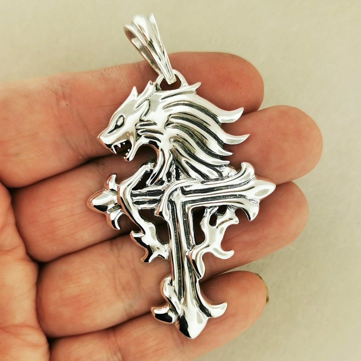 Final Fantasy 8 Squall Griever Pendant - Le Dragon Argenté