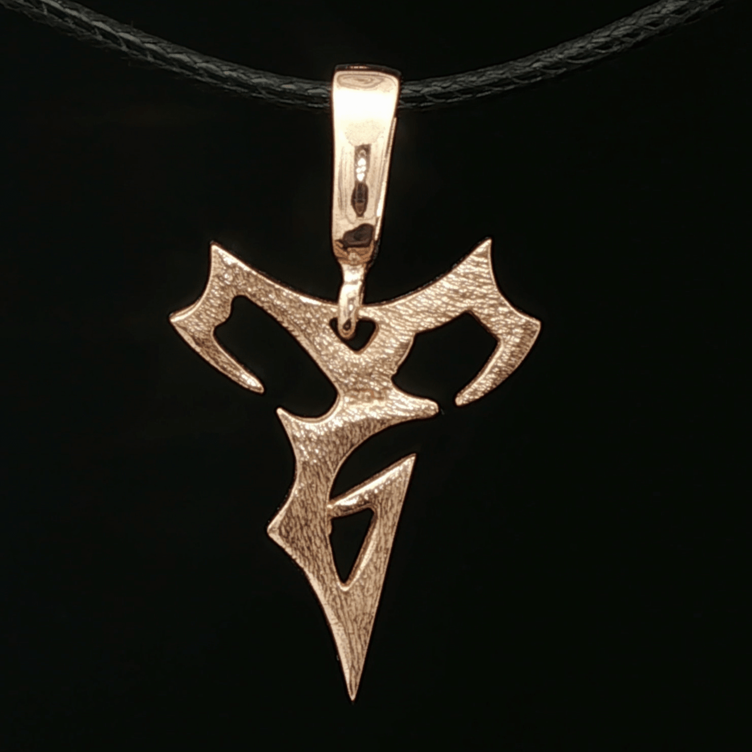 Final Fantasy X Tidus Charm Pendant in Antique Bronze - Le Dragon Argenté