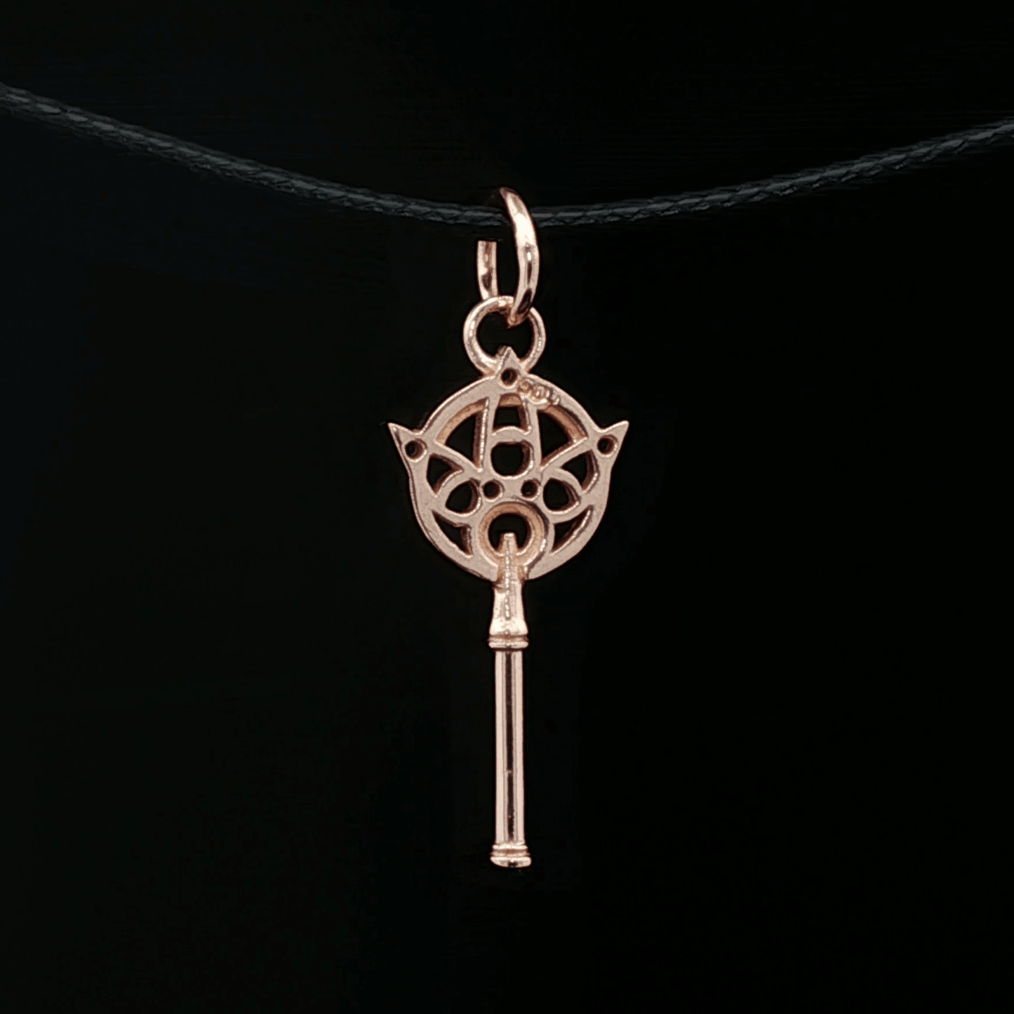 Final Fantasy X Yuna Wand Charm Pendant in Antique Bronze - Le Dragon Argenté