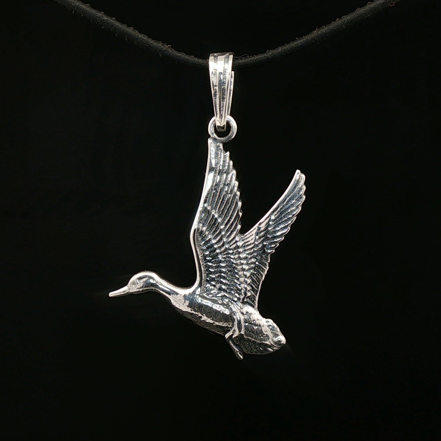 Flying Duck Pendant - Le Dragon Argenté
