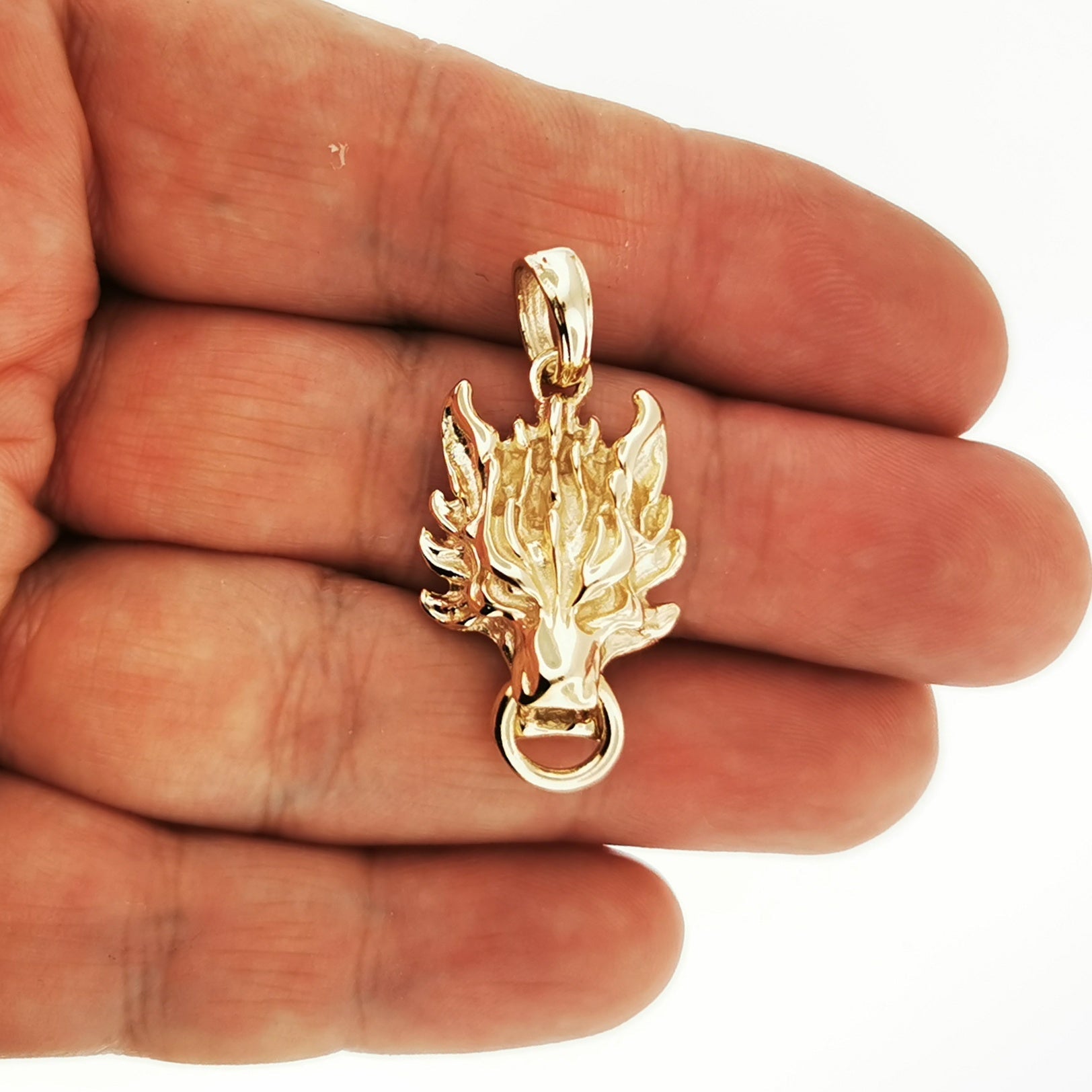 Gold Final Fantasy 7 Fenrir Wolf Pendant - Le Dragon Argenté