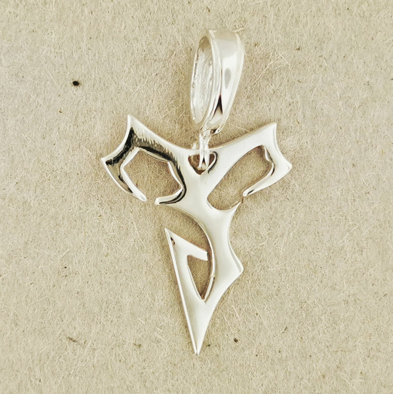 FFX Tidus necklace in gold for anime lovers and RPG cosplay fans