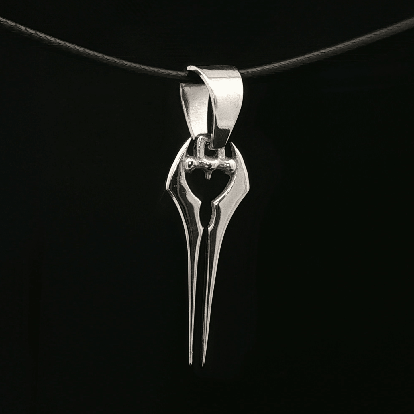 Halo Energy Sword Charm Pendant - Le Dragon Argenté