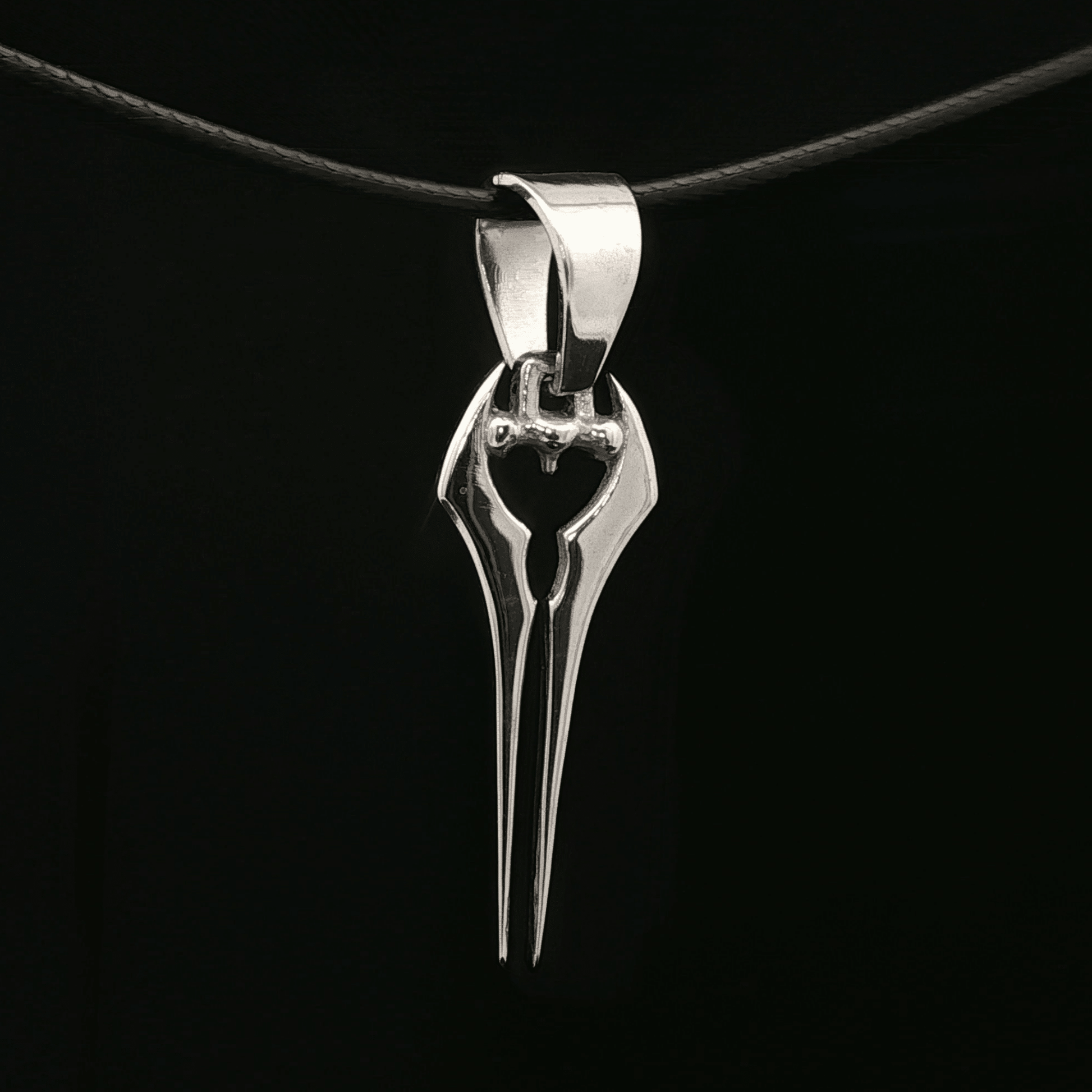 Halo Energy Sword Charm Pendant - Le Dragon Argenté