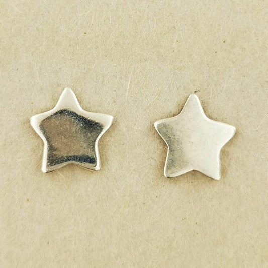 Handmade star-shaped stud earrings in sterling silver, celestial jewellery by Le Dragon Argenté