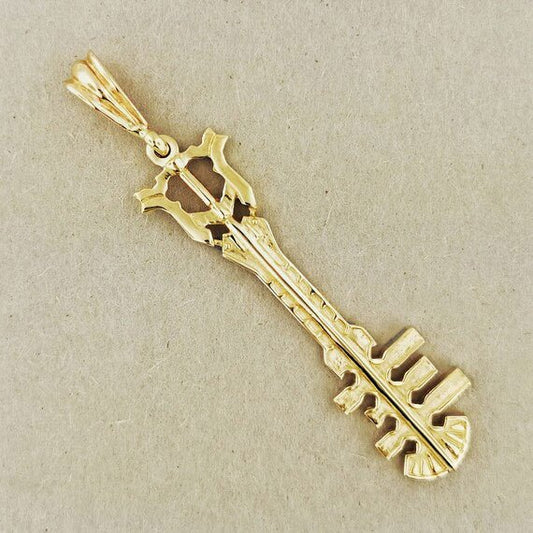 Kingdom Hearts Ends Of The Earth Keyblade Pendant in Gold - Le Dragon Argenté