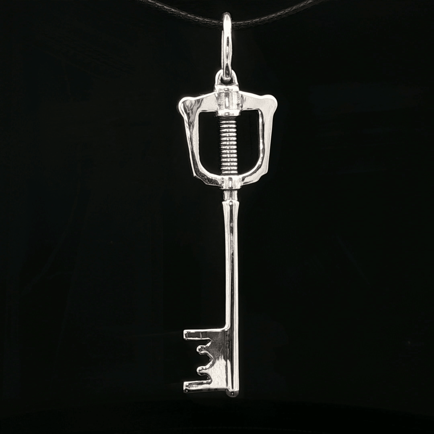 Kingdom Hearts Kingdom Keyblade Pendant - Le Dragon Argenté