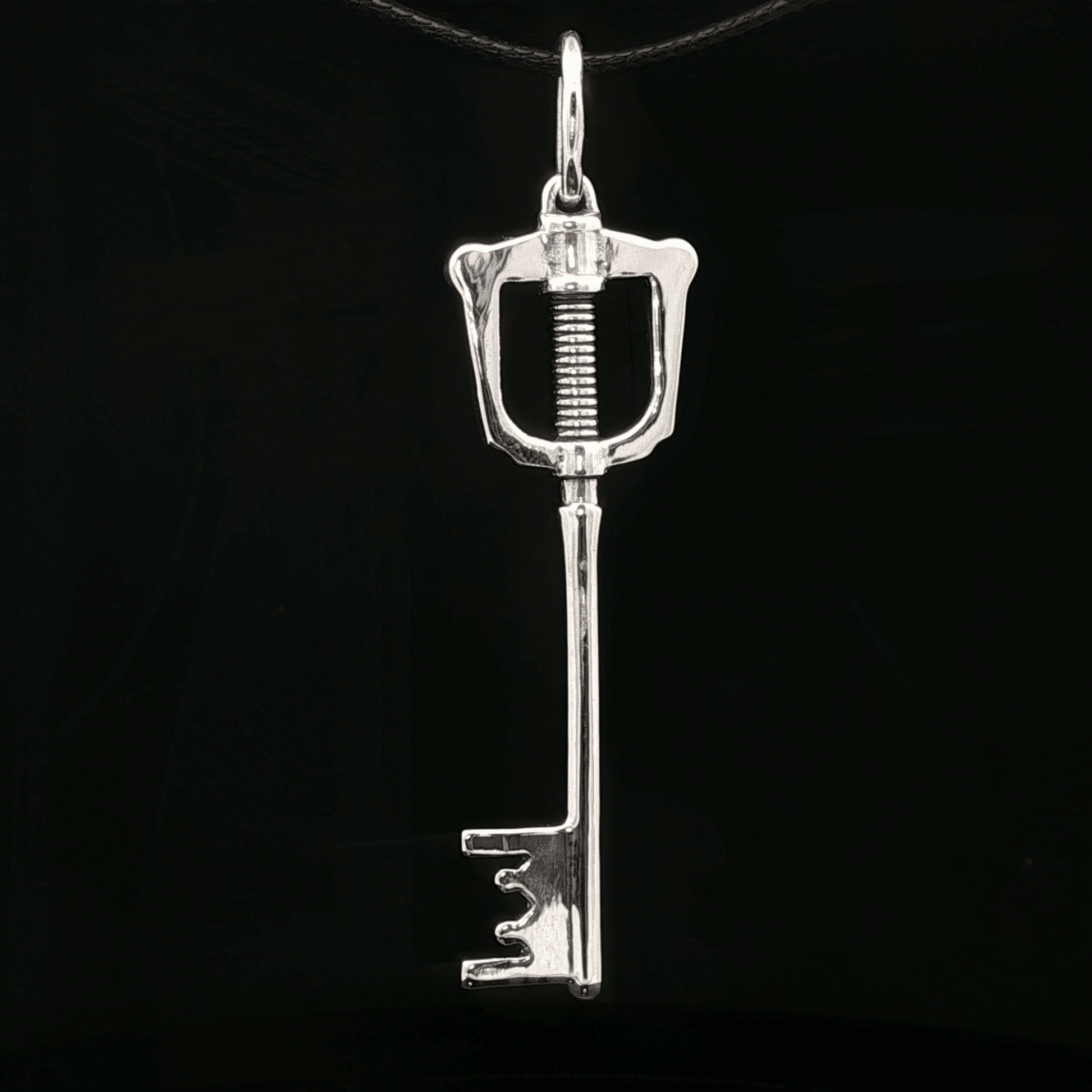 Kingdom Hearts Kingdom Keyblade Pendant - Le Dragon Argenté