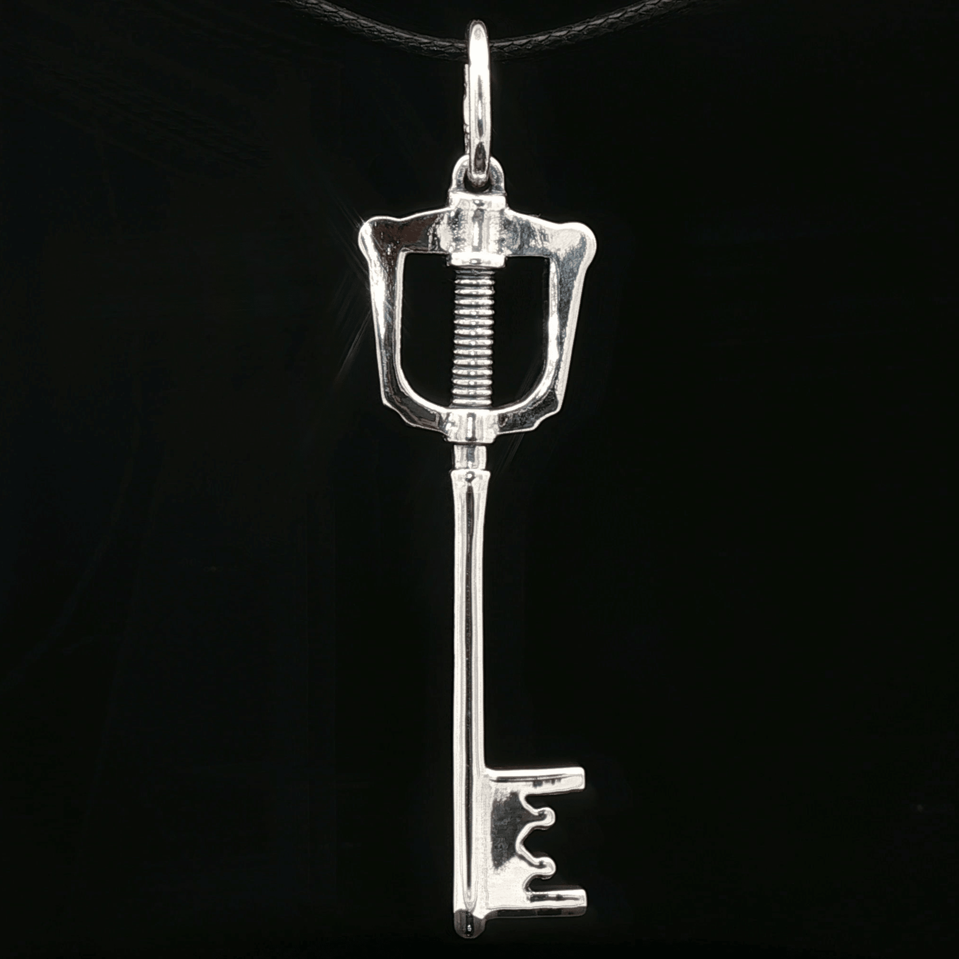 Kingdom Hearts Kingdom Keyblade Pendant - Le Dragon Argenté