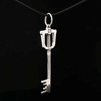 Kingdom Hearts Kingdom Keyblade Pendant - Le Dragon Argenté