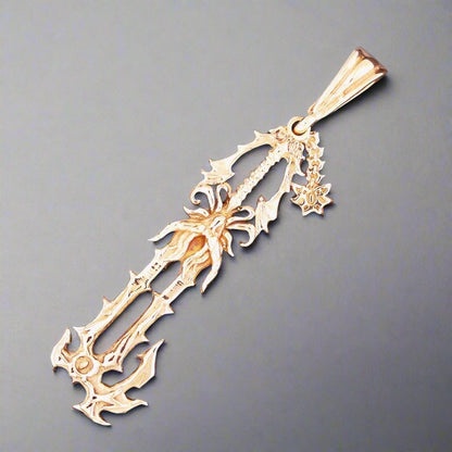 Kingdom Hearts No Name Keyblade Pendant in Gold - Le Dragon Argenté