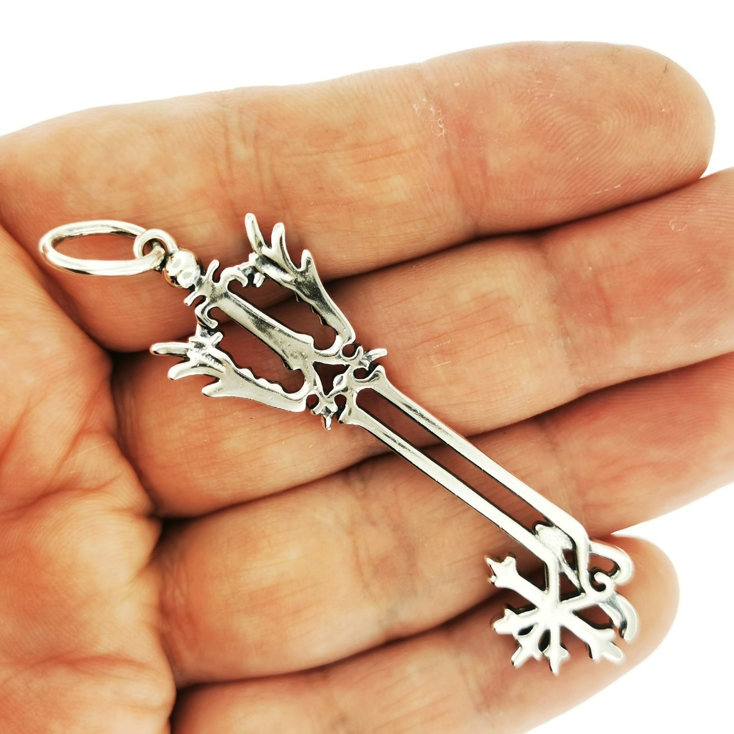 Kingdom Hearts Oathkeeper Keyblade Pendant - Le Dragon Argenté