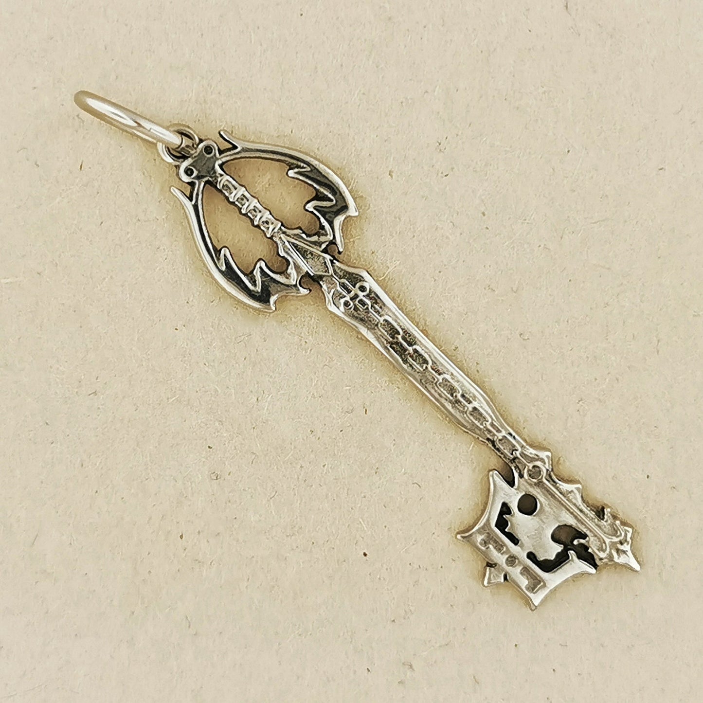 Kingdom Hearts Oblivion Keyblade Pendant - Le Dragon Argenté