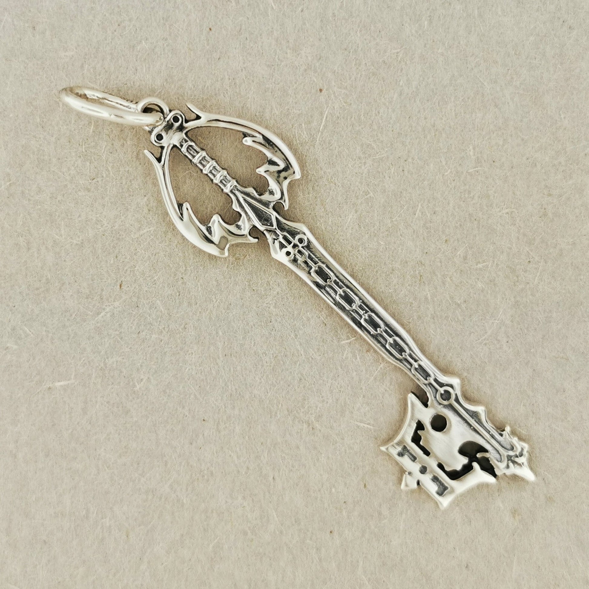 Kingdom Hearts Oblivion Keyblade Pendant - Le Dragon Argenté