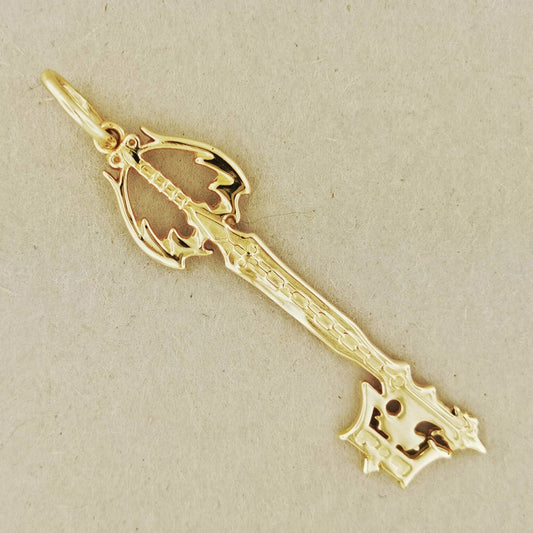 Kingdom Hearts Oblivion Keyblade Pendant in Gold - Le Dragon Argenté