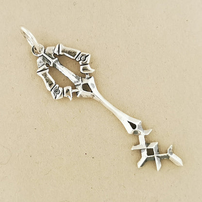 Kingdom Hearts Rainfell Keyblade Pendant - Le Dragon Argenté