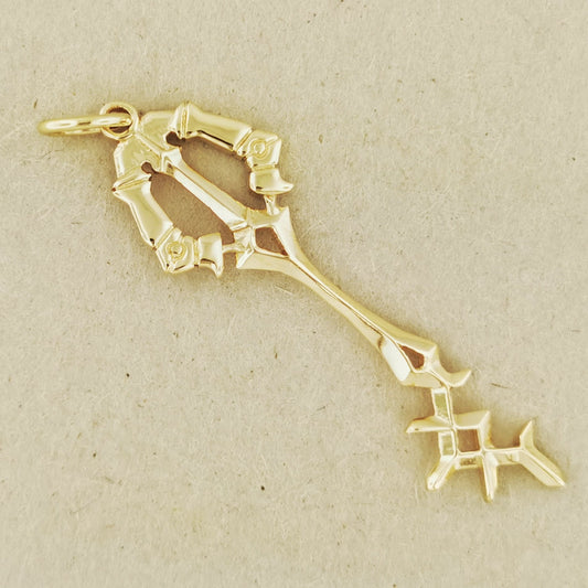 Kingdom Hearts Rainfell Keyblade Pendant in Gold - Le Dragon Argenté