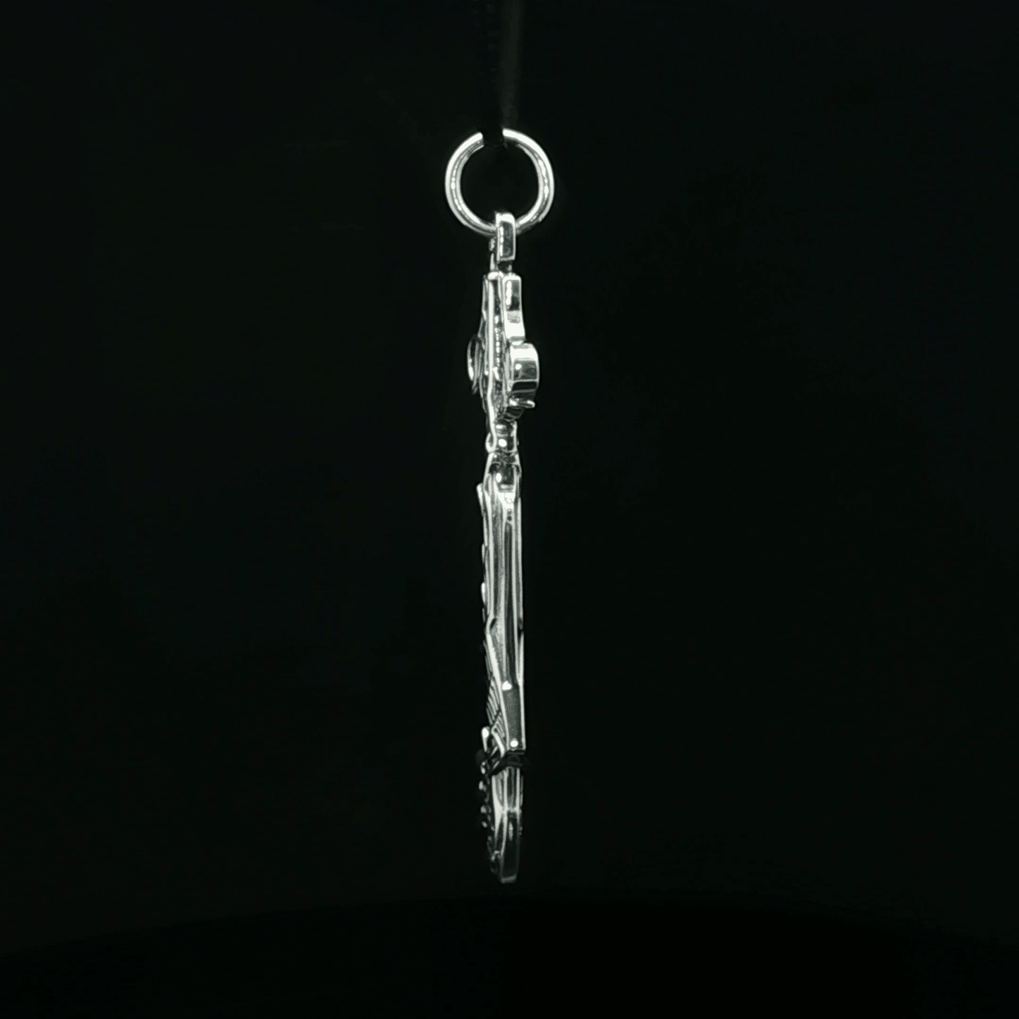 Stainless steel Ultima Keyblade pendant inspired by Kingdom Hearts, detailed gamer necklace with iconic fantasy weapon design by Le Dragon Argenté