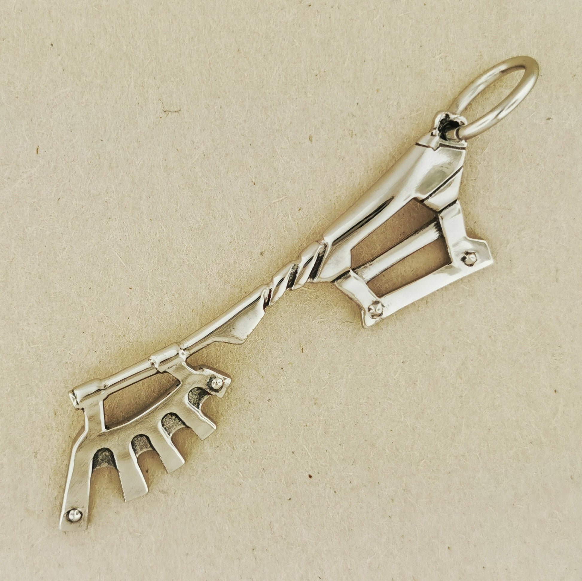 Kingdom Hearts Wayward Wind Keyblade Pendant - Le Dragon Argenté