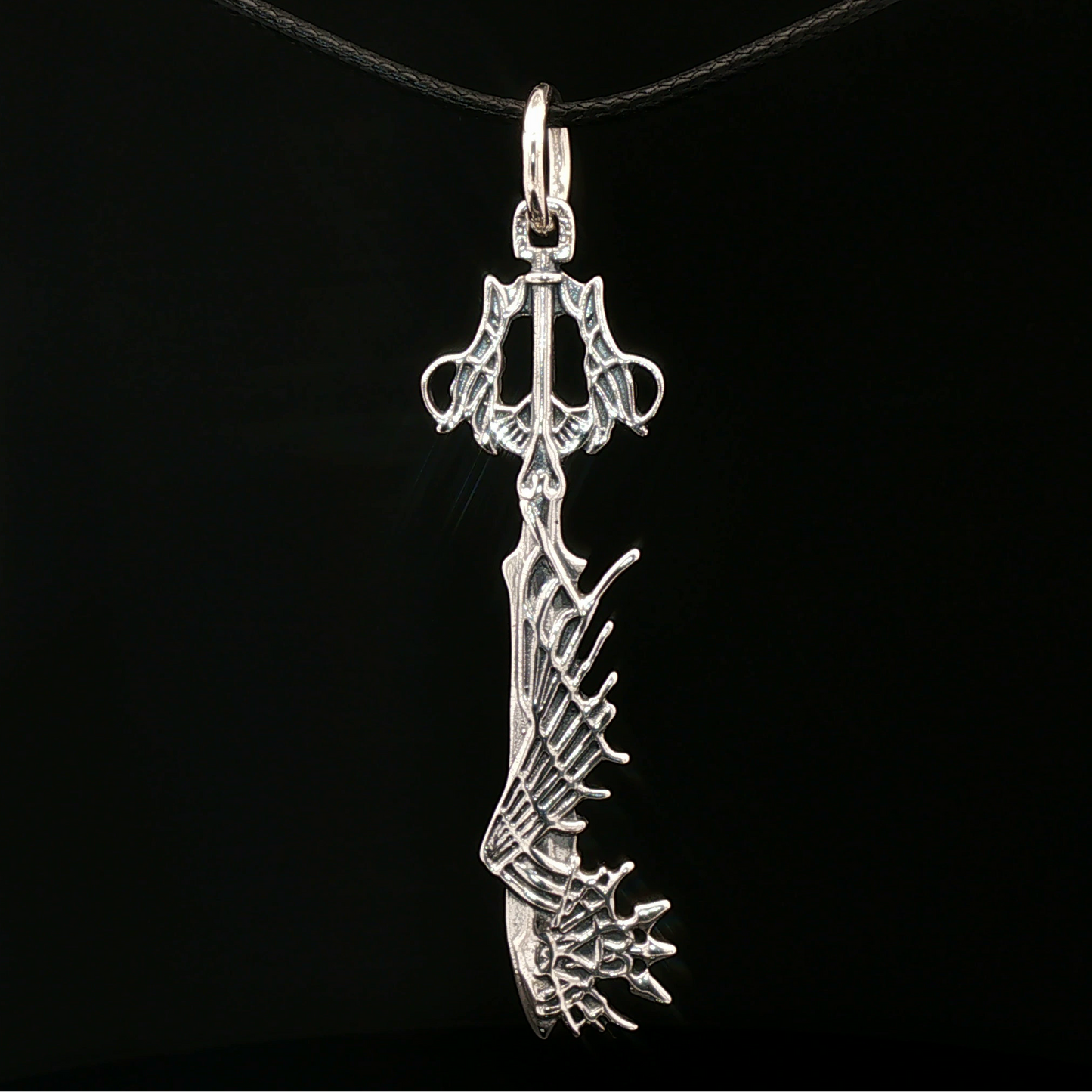 Kingdom Hearts Ultima Keyblade Pendant - Le Dragon Argenté