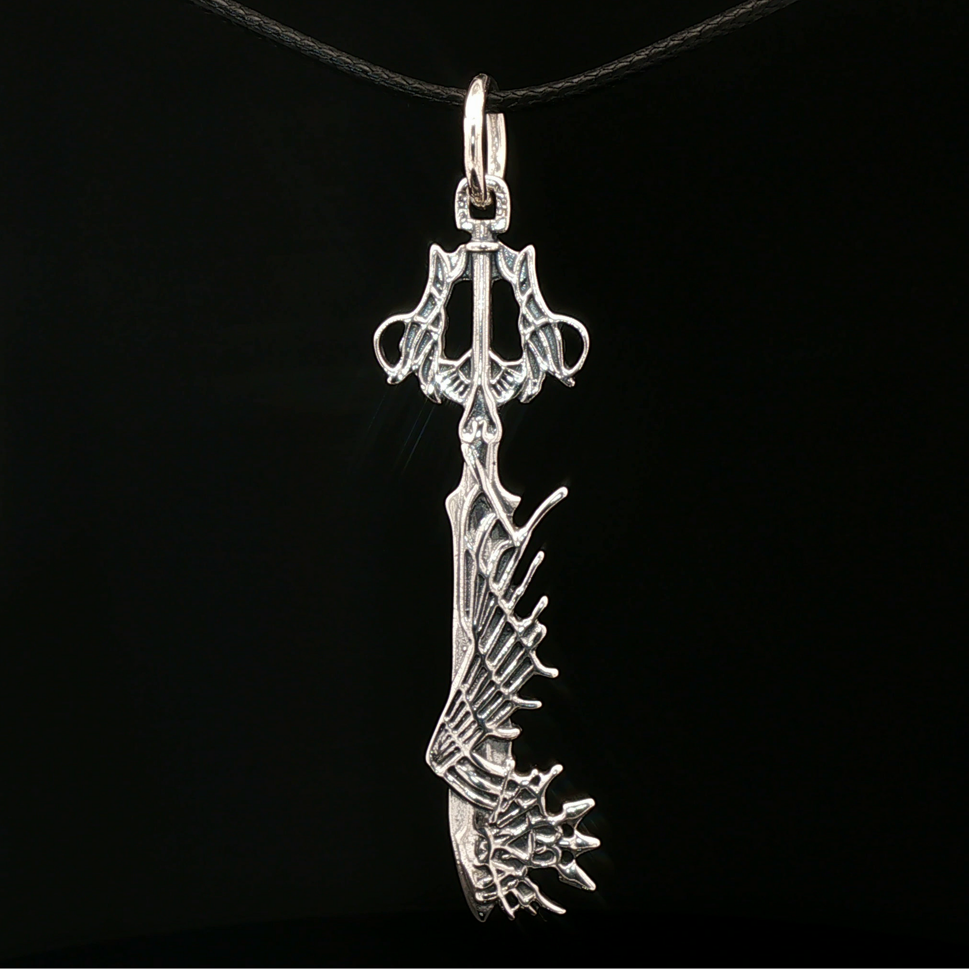 Kingdom Hearts Ultima Keyblade Pendant - Le Dragon Argenté