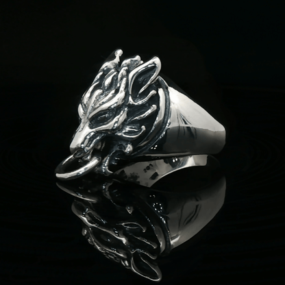Handmade by Le Dragon Argenté, this Final Fantasy 7 inspired Fenrir Wolf Ring features the iconic Cloud Strife wolf emblem and is available in sterling silver or antique bronze. A meaningful piece for FFVII and Advent Children fans, perfect for daily wear, cosplay, or as a collectible gamer jewelry gift. Ideal for anyone who loves bold fantasy symbolism.