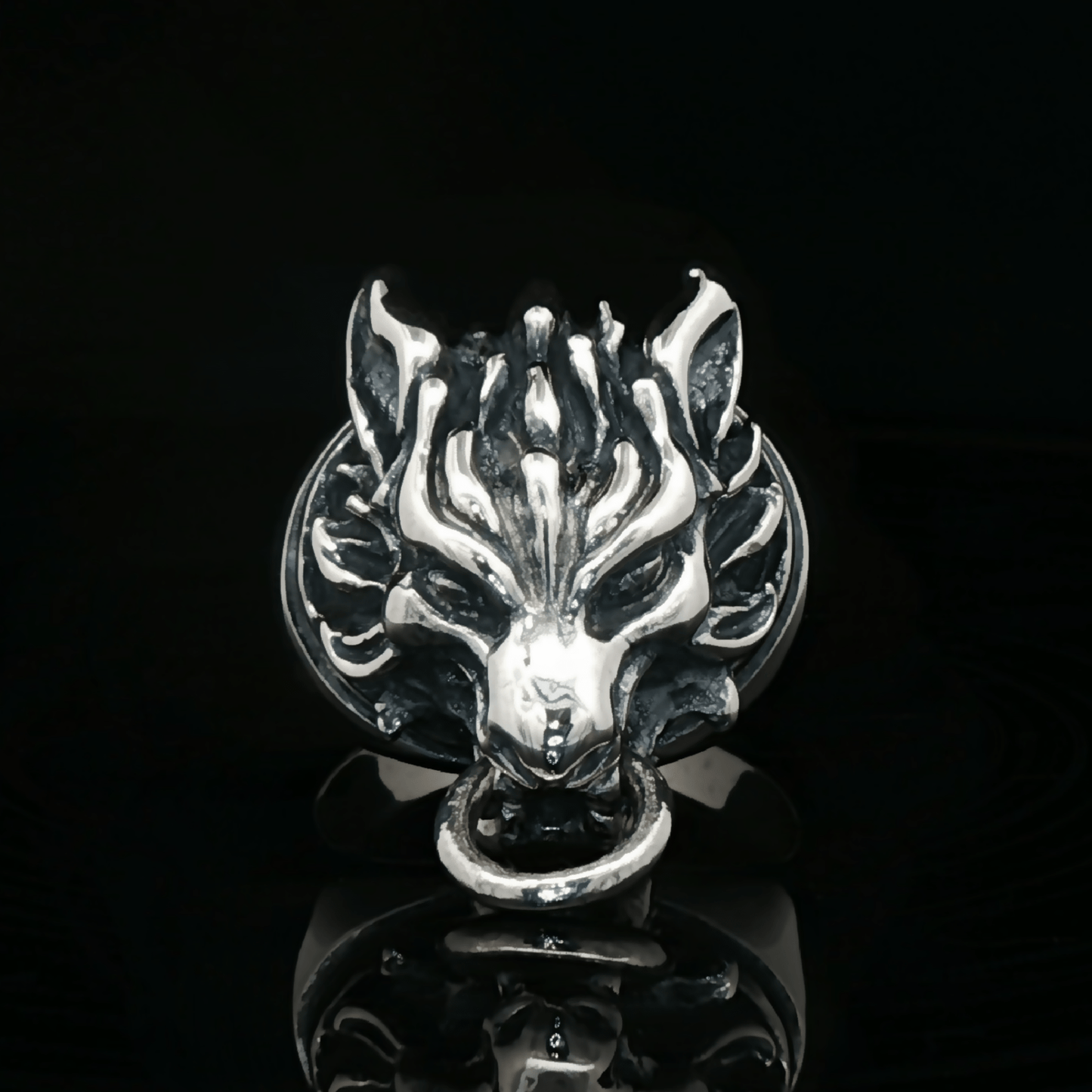 Handmade by Le Dragon Argenté, this Final Fantasy 7 inspired Fenrir Wolf Ring features the iconic Cloud Strife wolf emblem and is available in sterling silver or antique bronze. A meaningful piece for FFVII and Advent Children fans, perfect for daily wear, cosplay, or as a collectible gamer jewelry gift. Ideal for anyone who loves bold fantasy symbolism.