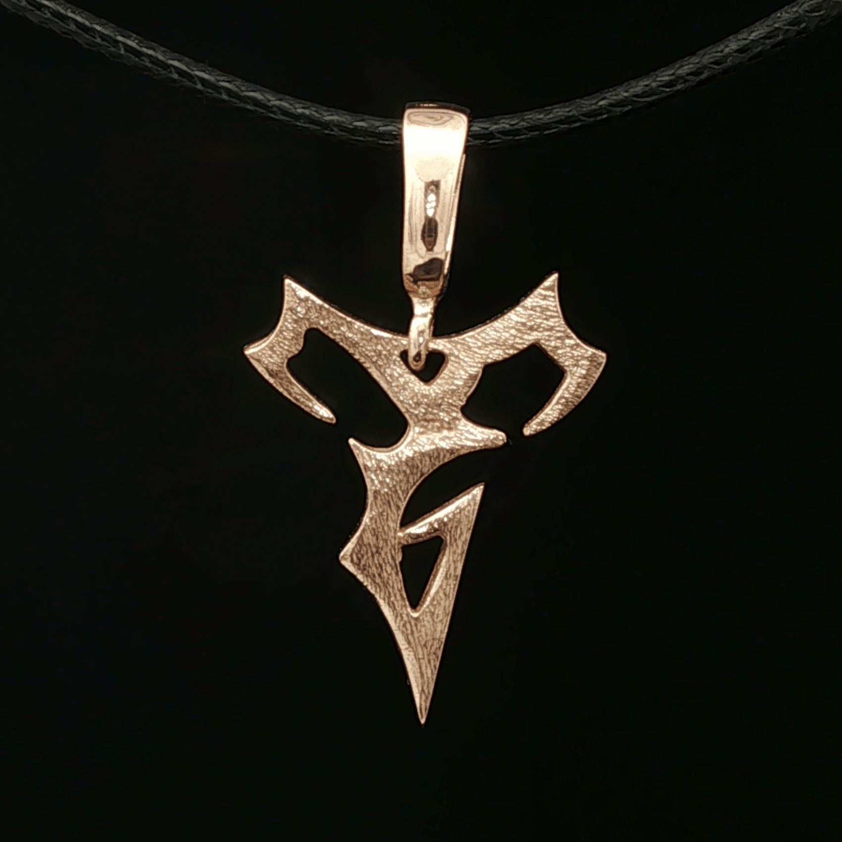 Large Final Fantasy X Tidus Pendant in Antique Bronze - Le Dragon Argenté