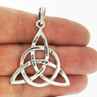 Large Triquetra Pendant - Le Dragon Argenté