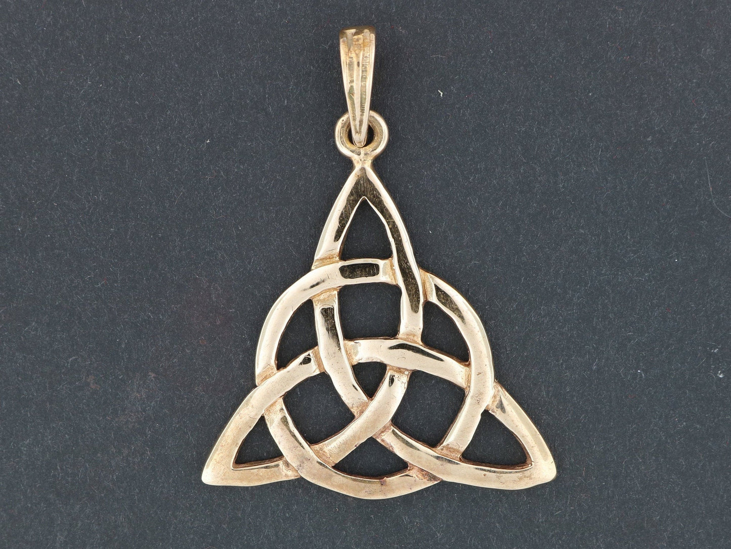 Large Triquetra Pendant - Le Dragon Argenté