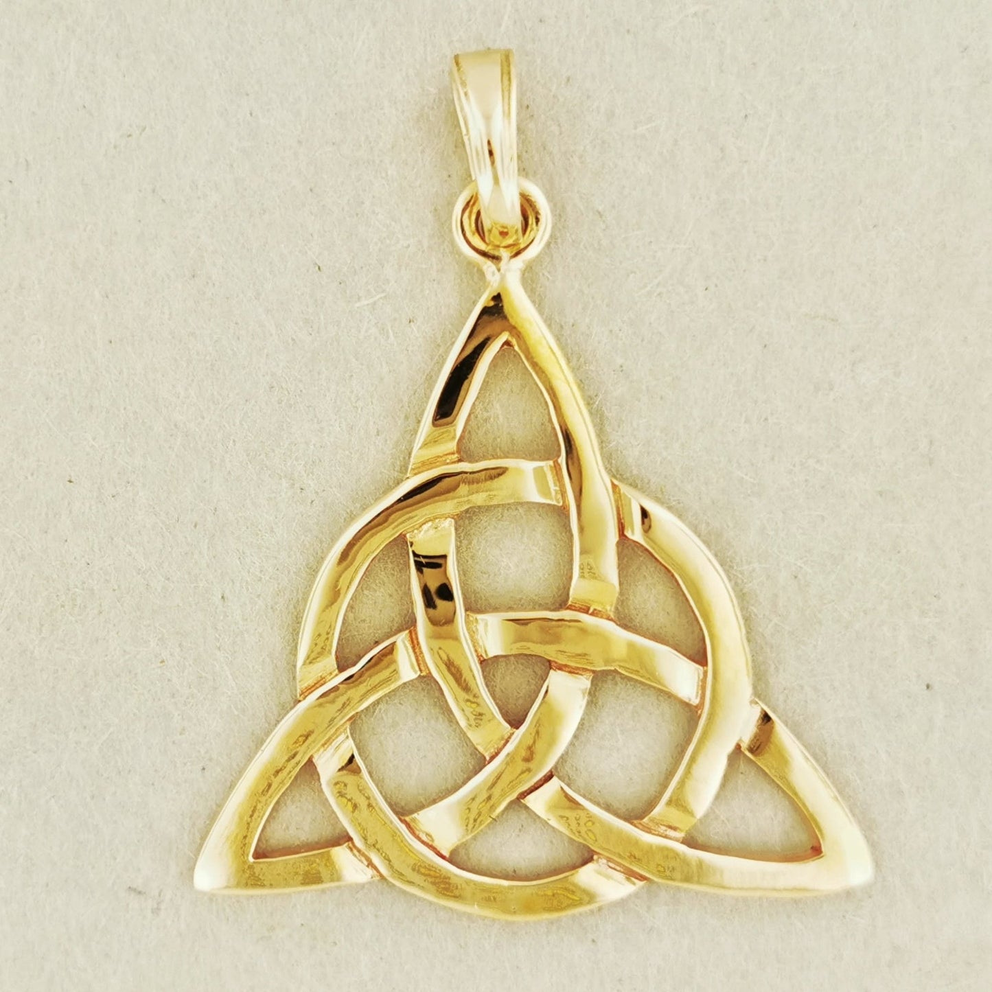 Large Triquetra Pendant - Le Dragon Argenté