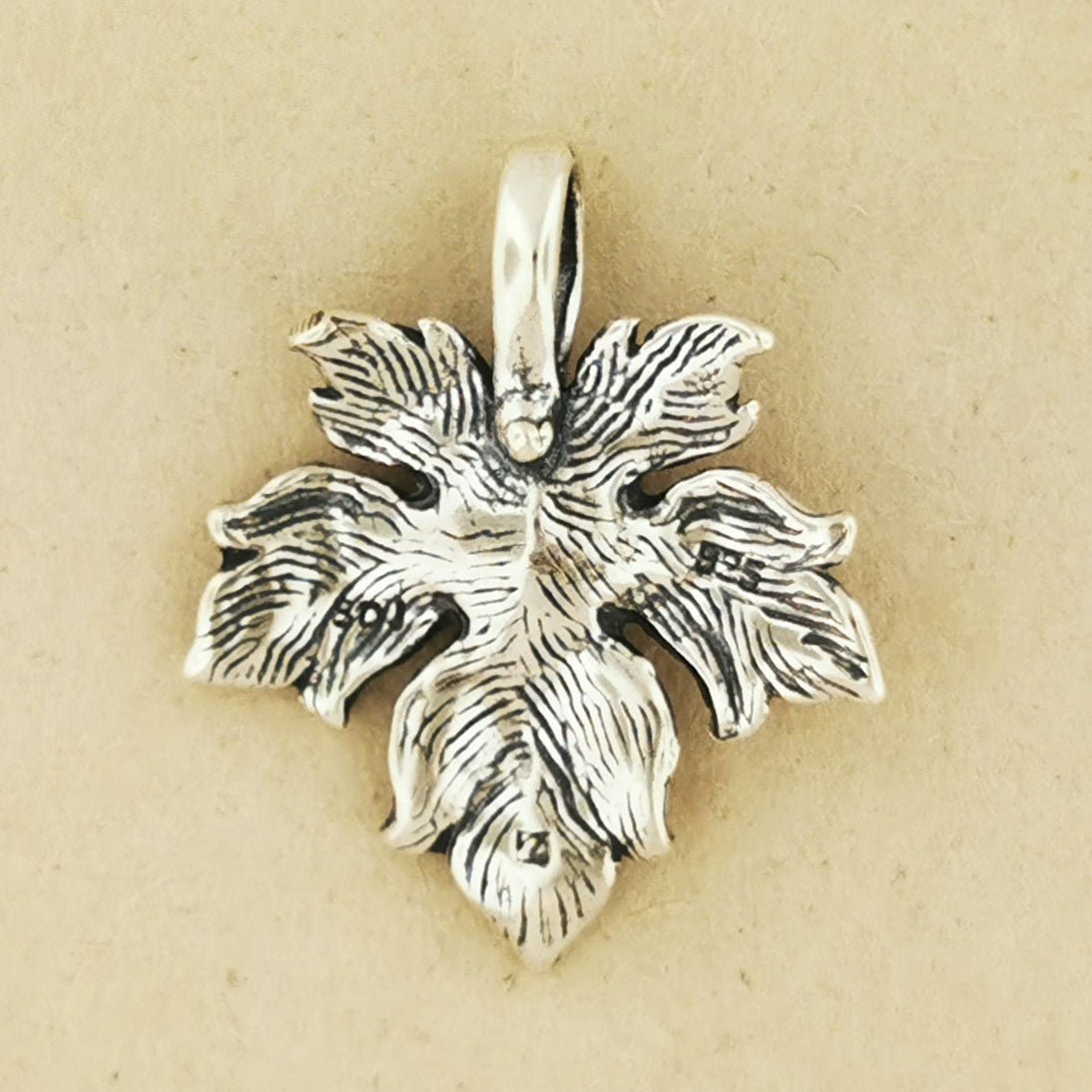 Maple Leaf Charm Pendant - Le Dragon Argenté - Charm Bracelet Pendant - charm pendant - Maple Leaf Charm Pendant