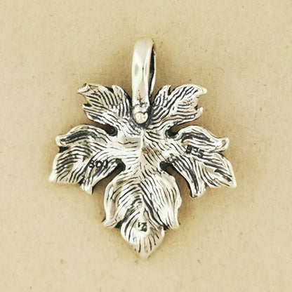Maple Leaf Charm Pendant - Le Dragon Argenté - Charm Bracelet Pendant - charm pendant - Maple Leaf Charm Pendant
