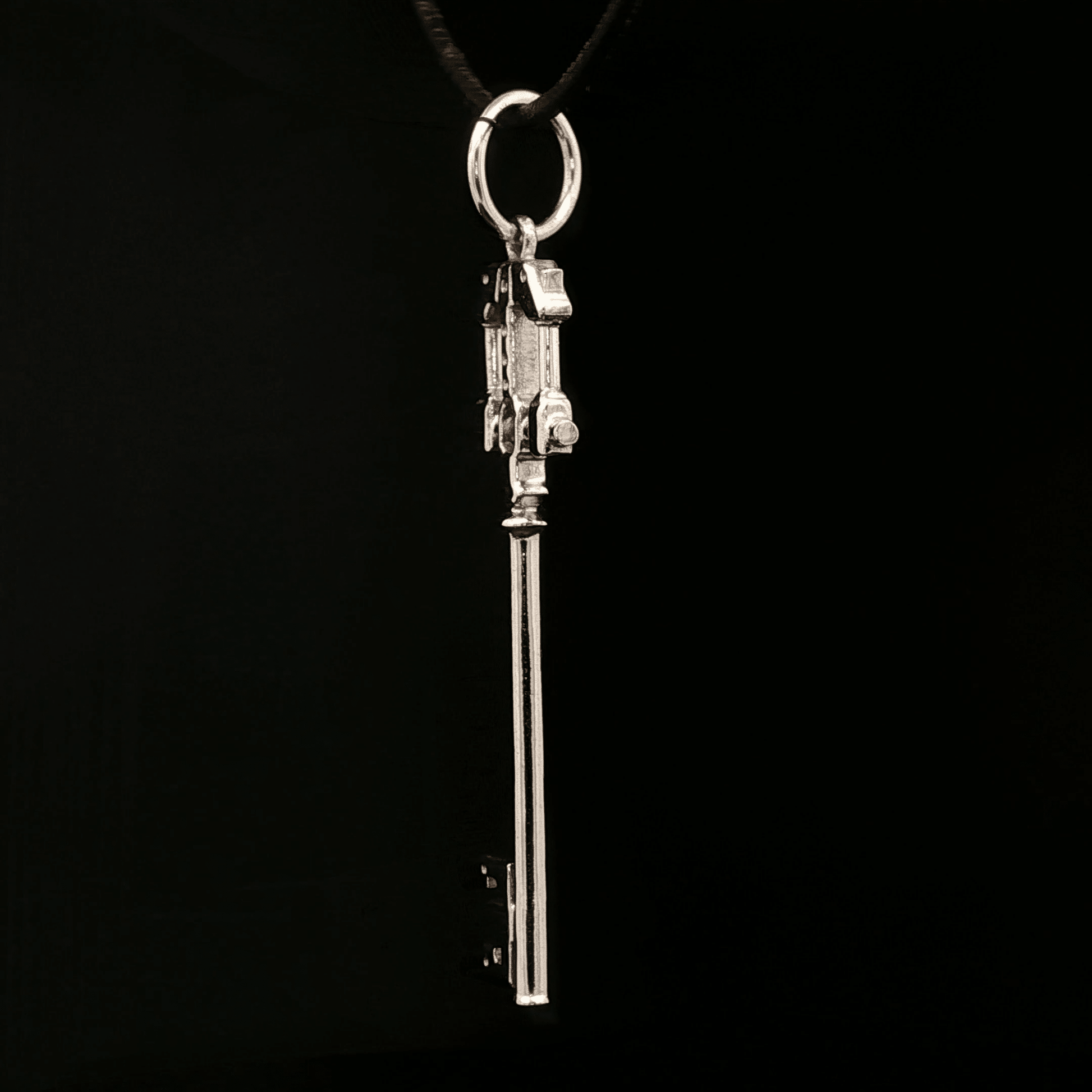 Master Defender Keyblade Pendant in Stainless Steel - Le Dragon Argenté
