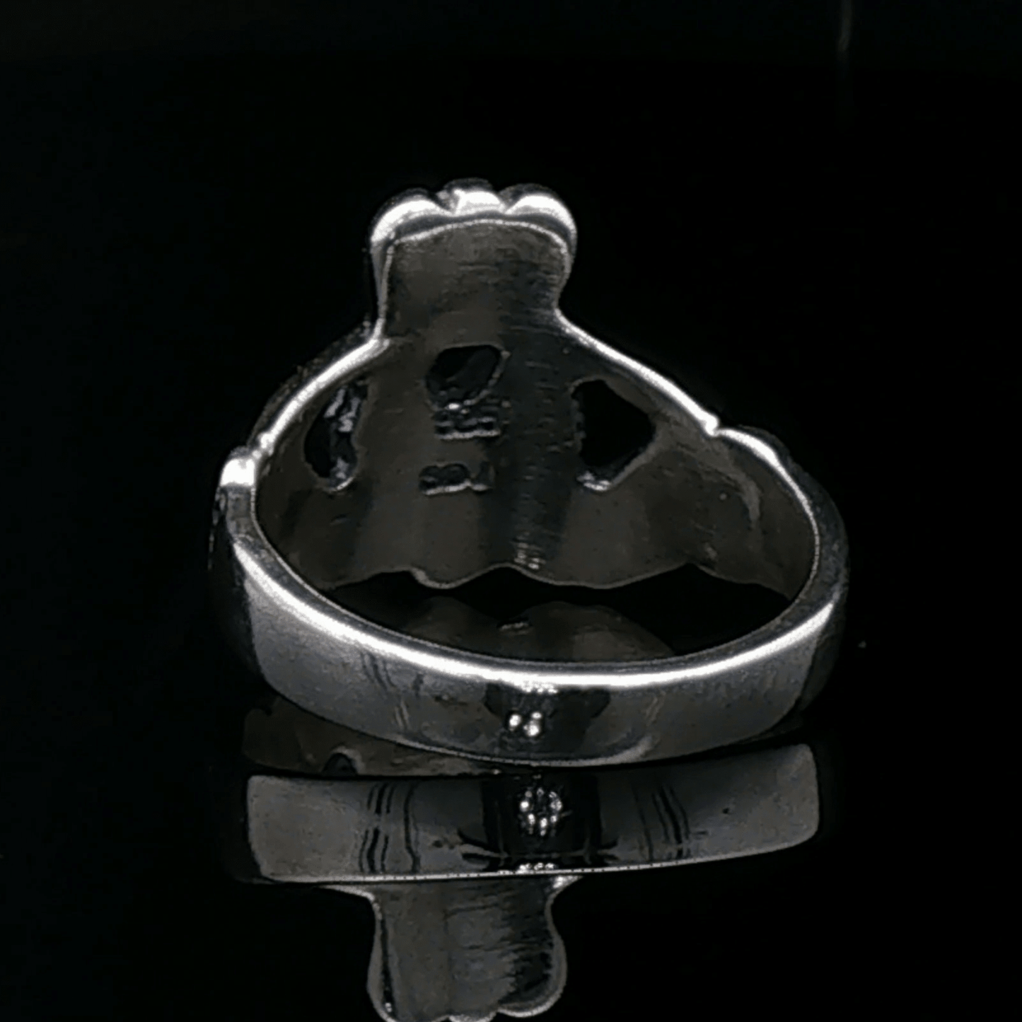 Medium Claddagh Ring in Sterling Silver or Antique Bronze - Le Dragon Argenté